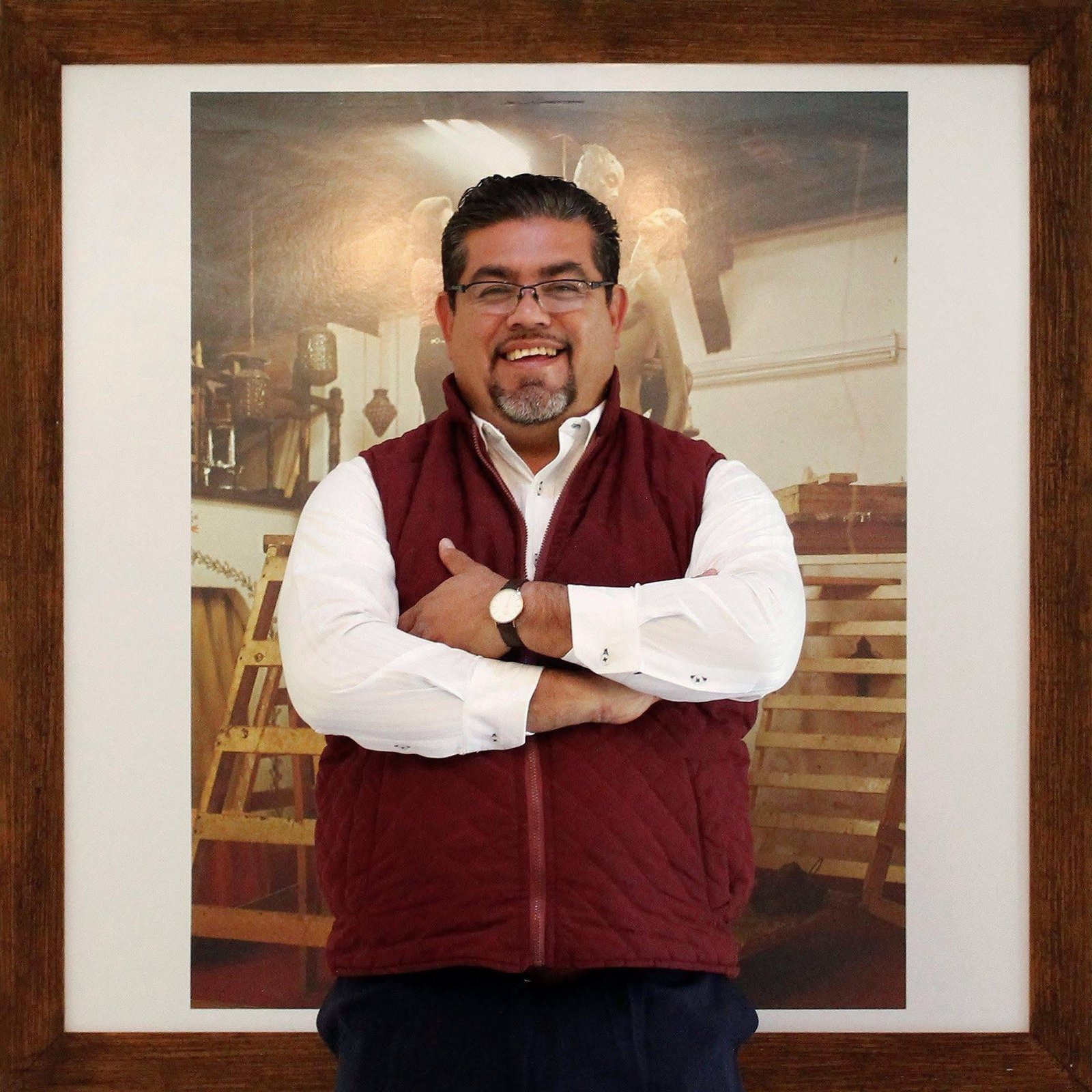 Edgar Martínez impulsa la entrega de una prótesis de pierna para transformar la vida de un ciudadano